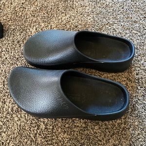 Bought for my son but he never wore them ☹️. I didn’t keep the box or tags.